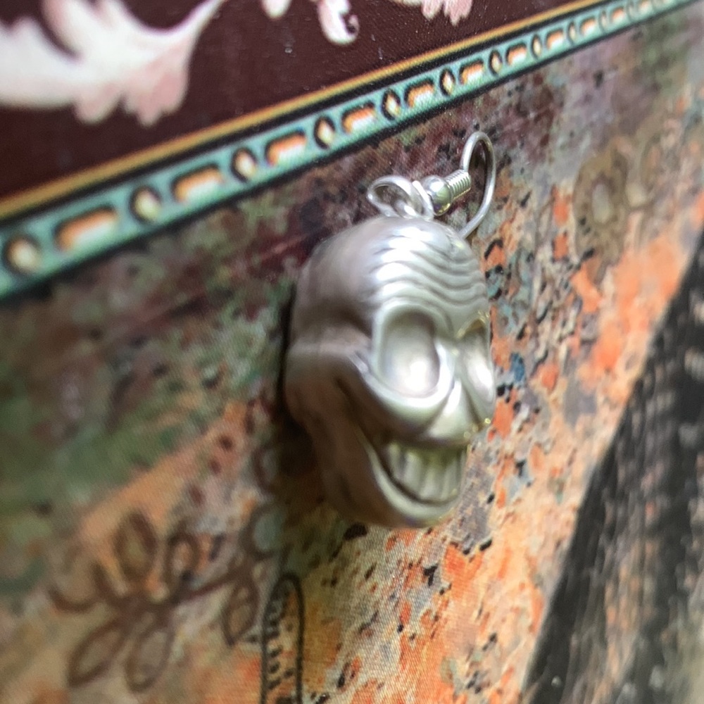 Sterling silver 2 faced scull drop earring.